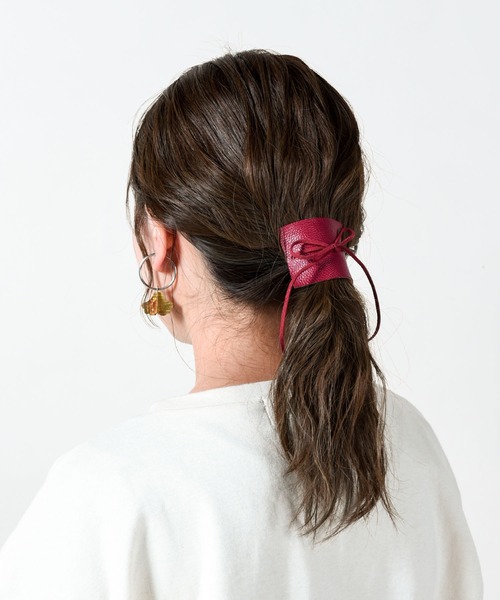CALIFORNIA OUTFITTERS(カリフォルニア アウトフィッターズ)の「【LULKA(ルールカ)】フェイクレザーヘアアレンジポニーフック(その他ヘアアクセサリー・レディース・ホワイト/ベージュ/ブラウン/レッド/カーキ/ブラウン系その他/ピンク系その他・ONESIZE)」の8枚目の写真