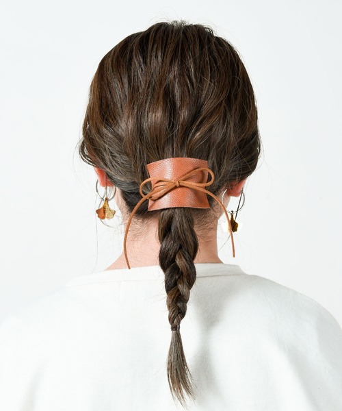 CALIFORNIA OUTFITTERS(カリフォルニア アウトフィッターズ)の「【LULKA(ルールカ)】フェイクレザーヘアアレンジポニーフック(その他ヘアアクセサリー・レディース・ホワイト/ベージュ/ブラウン/レッド/カーキ/ブラウン系その他/ピンク系その他・ONESIZE)」の11枚目の写真