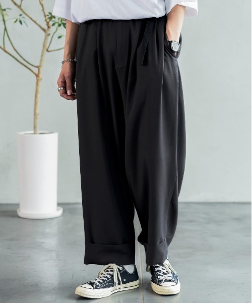 shiki tokyo（シキトウキョウ）の「Double Roll Wide Easy Pants / ダブルロールワイドイージーパンツ（その他パンツ・メンズ・チャコールグレー/オフホワイト/グレイッシュベージュ・SMALL/MEDIUM/LARGE）」の3枚目の写真