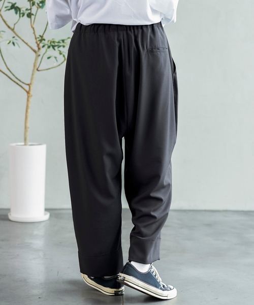shiki tokyo（シキトウキョウ）の「Double Roll Wide Easy Pants / ダブルロールワイドイージーパンツ（その他パンツ・メンズ・チャコールグレー/オフホワイト/グレイッシュベージュ・SMALL/MEDIUM/LARGE）」の10枚目の写真