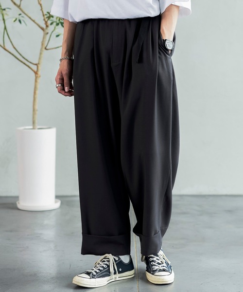 shiki tokyo（シキトウキョウ）の「Double Roll Wide Easy Pants / ダブルロールワイドイージーパンツ（その他パンツ・メンズ・チャコールグレー/オフホワイト/グレイッシュベージュ・SMALL/MEDIUM/LARGE）」の6枚目の写真