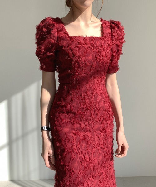 MKT（エムケーティー）の「スクエアネック ミモレ丈タイトワンピース