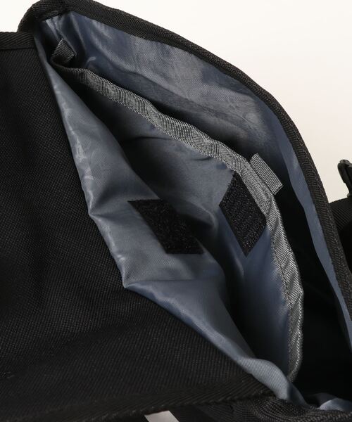 KANGOL（カンゴール）の「【 KANGOL / カンゴール 】 ワンバックル ミニ メッセンジャー バッグ（メッセンジャーバッグ・レディース・チャコールグレー×ブラック/ブラック/ベージュ・FREE）」の6枚目の写真