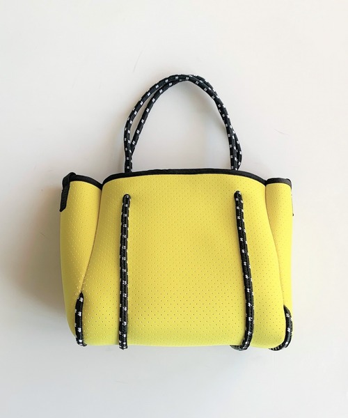 Q（キュー）の「ネオプレーンミニトート（トートバッグ・レディース・チャコールグレー/オリーブ/アイボリー/グレー/ホワイト/ラベンダー/ライム/ホワイト系その他/ネイビー・ONE SIZE）」の7枚目の写真