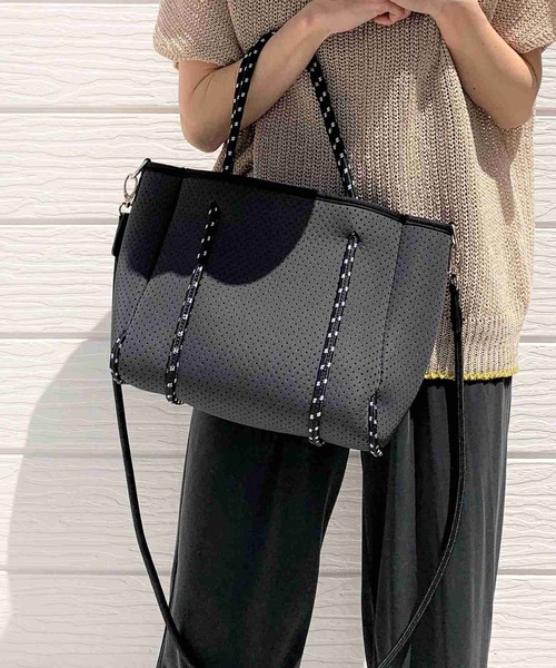 Q（キュー）の「ネオプレーンミニトート（トートバッグ・レディース・チャコールグレー/オリーブ/アイボリー/グレー/ホワイト/ラベンダー/ライム/ホワイト系その他/ネイビー・ONE SIZE）」の5枚目の写真