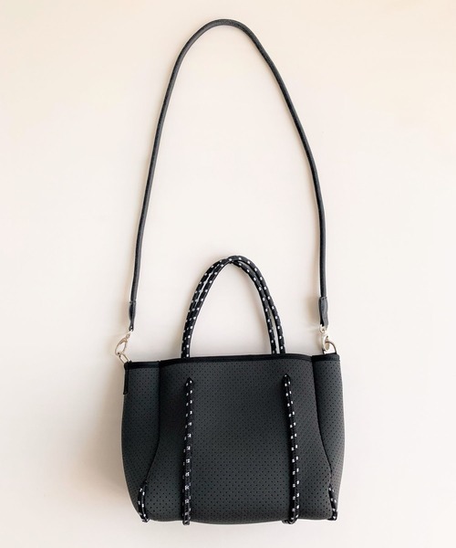 Q（キュー）の「ネオプレーンミニトート（トートバッグ・レディース・チャコールグレー/オリーブ/アイボリー/グレー/ホワイト/ラベンダー/ライム/ホワイト系その他/ネイビー・ONE SIZE）」の10枚目の写真