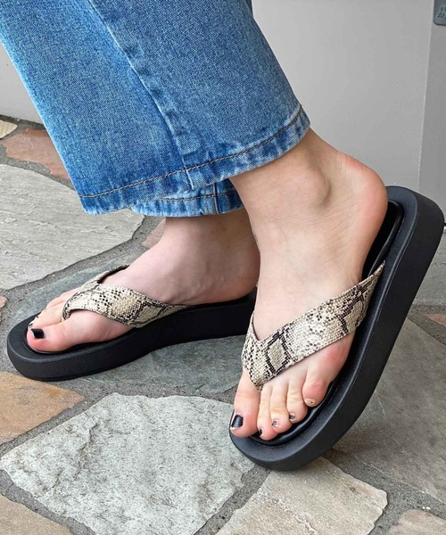 atmos pink（アトモスピンク）の「atmos pink トングサンダル（サンダル・レディース・ホワイト/アニマル/ブラック・M/S/L）」の4枚目の写真