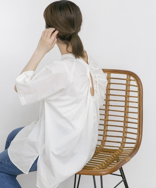 UR Lab.（アーバンリサーチラボ）の「バックリボンオーバーブラウス（シャツ/ブラウス・レディース・ブラック/ブラウン/オフホワイト・FREE）」の2枚目の写真
