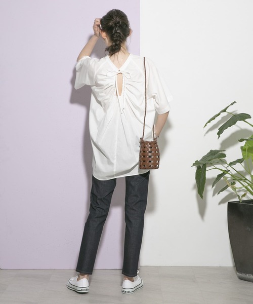 UR Lab.（アーバンリサーチラボ）の「バックリボンオーバーブラウス（シャツ/ブラウス・レディース・ブラック/ブラウン/オフホワイト・FREE）」の20枚目の写真