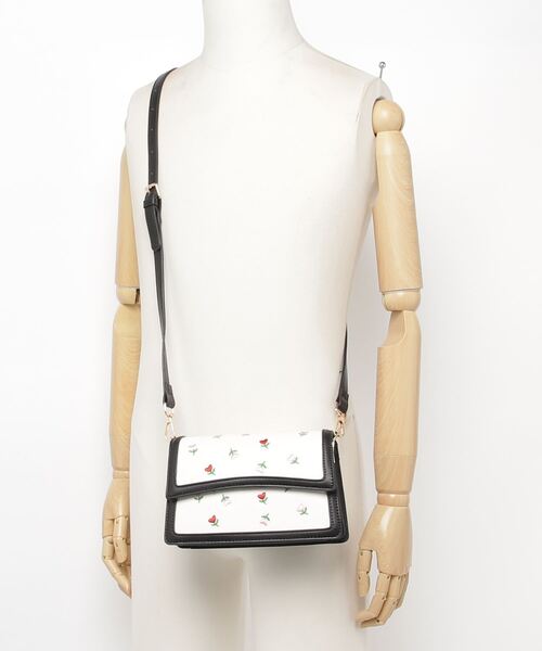 WC（ダブル シー）の「フラワー刺繍スクエアBAG（ショルダーバッグ・レディース・ホワイト/ブラック・FREE）」の4枚目の写真