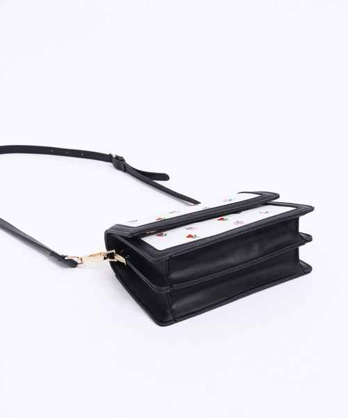 WC（ダブル シー）の「フラワー刺繍スクエアBAG（ショルダーバッグ・レディース・ホワイト/ブラック・FREE）」の16枚目の写真