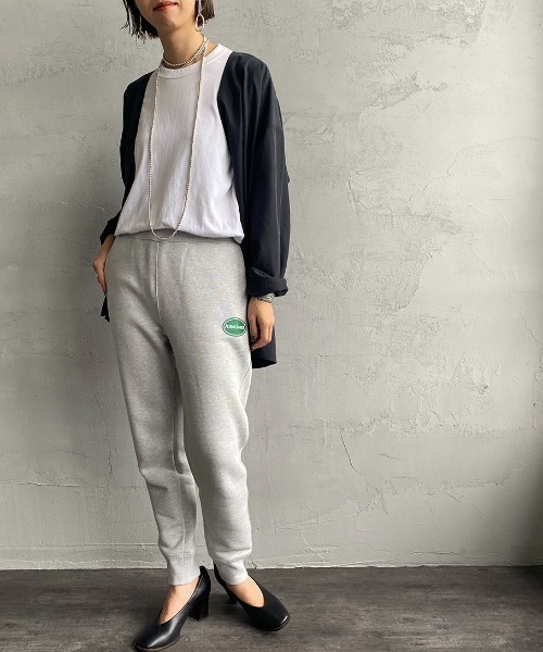 AMERICANA（アメリカーナ）の「【FUDGE11月号掲載】[Americana×JEANS FACTORY/アメリカーナ×ジーンズファクトリー] 別注 オーバルロゴスウェットパンツ（スウェットパンツ・レディース・スミクロ/グレー/モカ・S/M）」の5枚目の写真