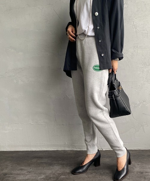 AMERICANA（アメリカーナ）の「【FUDGE11月号掲載】[Americana×JEANS FACTORY/アメリカーナ×ジーンズファクトリー] 別注 オーバルロゴスウェットパンツ（スウェットパンツ・レディース・スミクロ/グレー/モカ・S/M）」の19枚目の写真