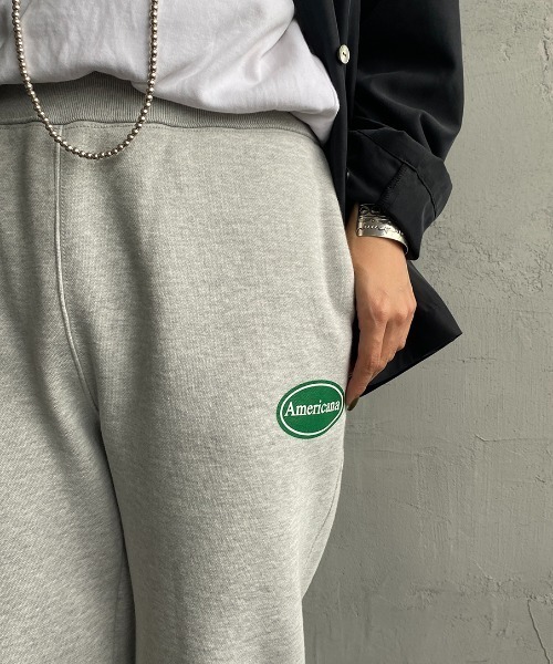 AMERICANA（アメリカーナ）の「【FUDGE11月号掲載】[Americana×JEANS FACTORY/アメリカーナ×ジーンズファクトリー] 別注 オーバルロゴスウェットパンツ（スウェットパンツ・レディース・スミクロ/グレー/モカ・S/M）」の22枚目の写真