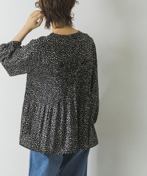 URBAN RESEARCH(アーバンリサーチ)の「プリーツデザインレオパードブラウス(Tシャツ/カットソー・レディース・ベージュ/ブラック・FREE)」の10枚目の写真