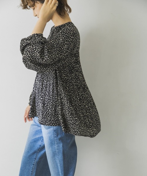 URBAN RESEARCH(アーバンリサーチ)の「プリーツデザインレオパードブラウス(Tシャツ/カットソー・レディース・ベージュ/ブラック・FREE)」の15枚目の写真