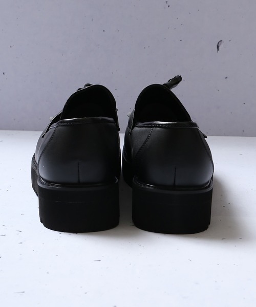 SPINNS（スピンズ）の「フェイクレザー ハイシャークソールタッセルローファー（ローファー・メンズ・ブラック・27cm/26cm）」の6枚目の写真