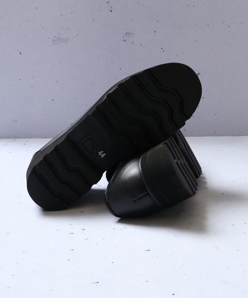 SPINNS（スピンズ）の「フェイクレザー ハイシャークソールタッセルローファー（ローファー・メンズ・ブラック・27cm/26cm）」の5枚目の写真