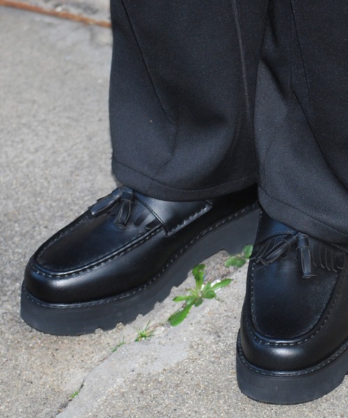 SPINNS（スピンズ）の「フェイクレザー ハイシャークソールタッセルローファー（ローファー・メンズ・ブラック・27cm/26cm）」の22枚目の写真