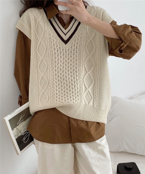 MAISON DE THERESE(メゾン ド テレーズ)の「Vネック 配色ニットベスト(ベスト・レディース・Off White/ネイビー/ベージュ・FREE)」の4枚目の写真