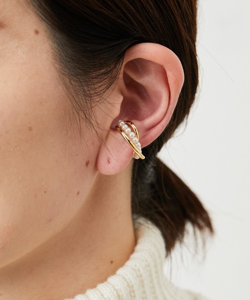 ear PAPILLONNER(イアパピヨネ)の「【WEB限定】メタル×パールフープイヤーカフ(イヤーカフ・レディース・ゴールド・FREE)」の4枚目の写真