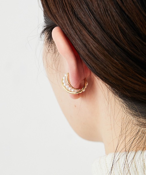 ear PAPILLONNER(イアパピヨネ)の「【WEB限定】メタル×パールフープイヤーカフ(イヤーカフ・レディース・ゴールド・FREE)」の8枚目の写真