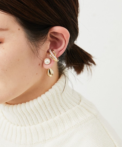 ear PAPILLONNER(イアパピヨネ)の「【WEB限定】メタル×パールフープイヤーカフ(イヤーカフ・レディース・ゴールド・FREE)」の3枚目の写真