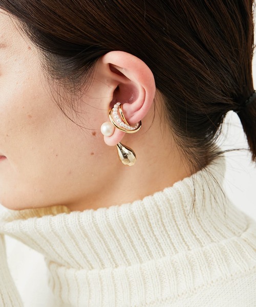 ear PAPILLONNER(イアパピヨネ)の「【WEB限定】メタル×パールフープイヤーカフ(イヤーカフ・レディース・ゴールド・FREE)」の7枚目の写真