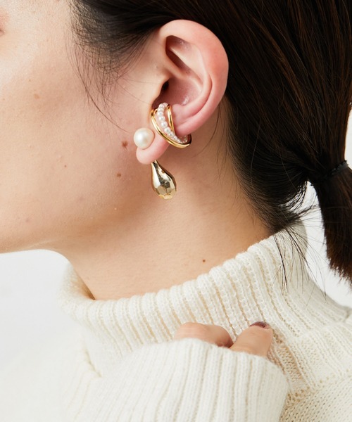 ear PAPILLONNER(イアパピヨネ)の「【WEB限定】メタル×パールフープイヤーカフ(イヤーカフ・レディース・ゴールド・FREE)」の6枚目の写真