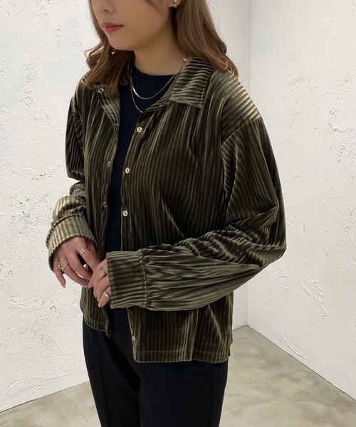 apres jour mignon(アプレジュールミニョン)の「ベロアシャツ【SETUP着用可能】【ZOZOTOWN限定アイテム】(シャツ/ブラウス・レディース・ブラック/ダークブラウン/カーキ・X-LARGE/フリー)」の4枚目の写真