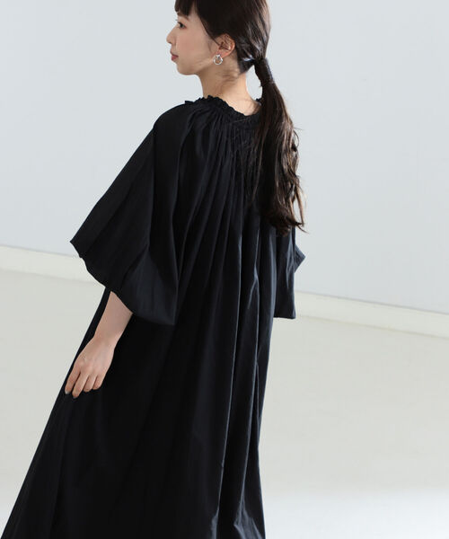 MARIHA(マリハ)の「MARIHA × Demi-Luxe BEAMS / 別注 春の花のドレス(ワンピース・レディース・ブラック/グレー/ライトブルー・36)」の2枚目の写真