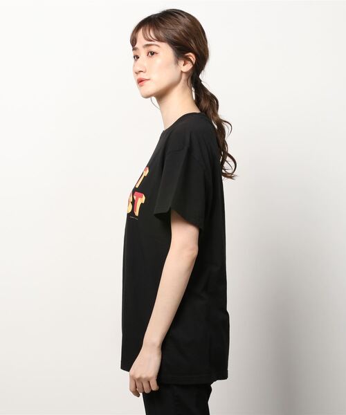 Nudie Jeans(ヌーディージーンズ)の「Tina Plot Twist Tシャツ(Tシャツ/カットソー・レディース・ブラック・SMALL/MEDIUM/X-SMALL)」の2枚目の写真