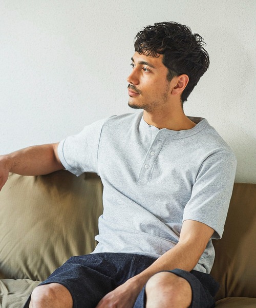 HANES(ヘインズ)の「Hanes ビービーリブヘンリーネックT HM1-T103(Tシャツ/カットソー・メンズ・ホワイト/ブラック/ネイビー/杢グレー・S/M/L/XL)」の4枚目の写真