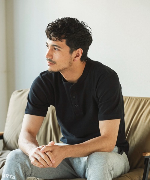 HANES(ヘインズ)の「Hanes ビービーリブヘンリーネックT HM1-T103(Tシャツ/カットソー・メンズ・ホワイト/ブラック/ネイビー/杢グレー・S/M/L/XL)」の3枚目の写真