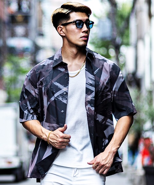 JOKER（ジョーカー）の「弾ける、夏の総柄。ルーズシルエットアロハシャツ メンズ春服（シャツ/ブラウス・メンズ・ホワイト系1/ホワイト系2/ホワイト系3/ブラック系1/ブラック系2/ブラック系3/ブラック系4/ブラック系5/グレー系1/ブルー系1・M/L/XL）」の7枚目の写真