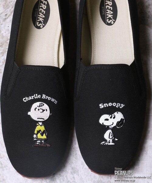 FREAK'S STORE（フリークスストア）の「WEBオリジナル PEANUTS 別注 ライトウェイト 刺繍 カンフーシューズ/スリッポン（スリッポン・メンズ・ブラック系その他/ブラック系その他2/ブラック系その他3・23.0cm/24.0cm/25.0cm/26.0cm/27.0cm/28.0cm）」の3枚目の写真