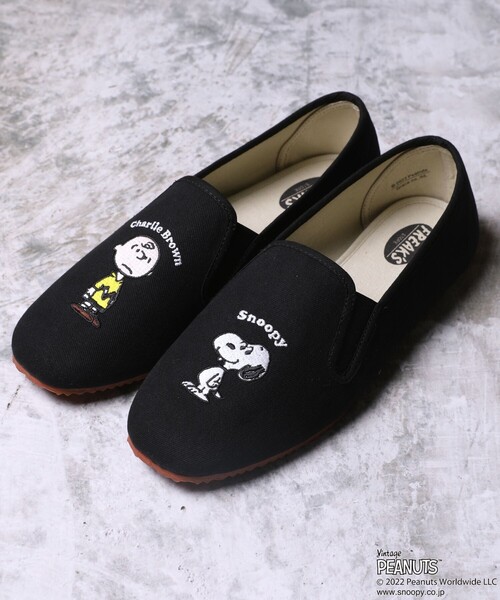 FREAK'S STORE（フリークスストア）の「WEBオリジナル PEANUTS 別注 ライトウェイト 刺繍 カンフーシューズ/スリッポン（スリッポン・メンズ・ブラック系その他/ブラック系その他2/ブラック系その他3・23.0cm/24.0cm/25.0cm/26.0cm/27.0cm/28.0cm）」の20枚目の写真