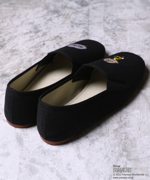 FREAK'S STORE（フリークスストア）の「WEBオリジナル PEANUTS 別注 ライトウェイト 刺繍 カンフーシューズ/スリッポン（スリッポン・メンズ・ブラック系その他/ブラック系その他2/ブラック系その他3・23.0cm/24.0cm/25.0cm/26.0cm/27.0cm/28.0cm）」の12枚目の写真