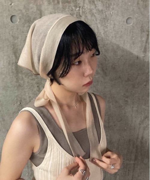 Casselini(キャセリーニ)の「シアー頭巾(その他ヘアアクセサリー・レディース・アイボリー/ブラック・FREE)」の2枚目の写真