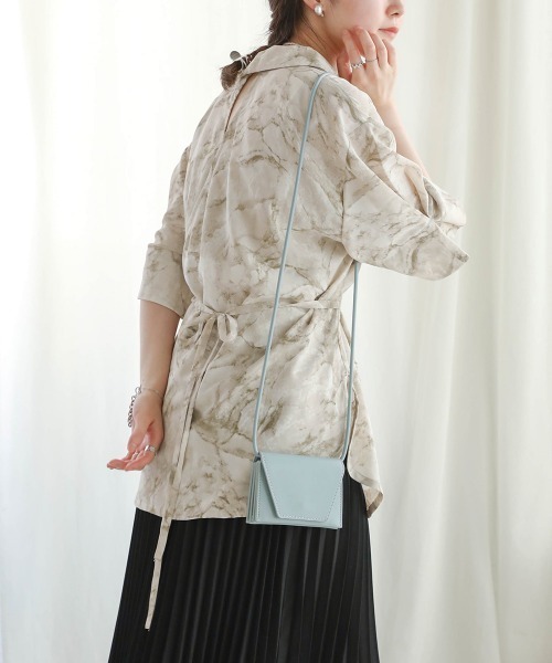 Bab(バブ)の「バックデザインマーブルシャツブラウス(シャツ/ブラウス・レディース・ベージュ/ピンクベージュ・M)」の4枚目の写真