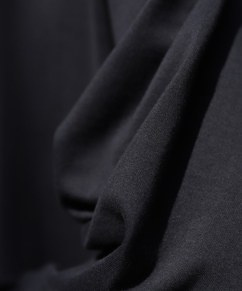 marka（マーカ）の「marka / マーカ：RAGLAN CREW NECK L/S - 60//2 organic cotton compact knit -：M22C-03CS03C[COR]（Tシャツ/カットソー・メンズ・ブラック/ベージュ・1/2/3）」の12枚目の写真