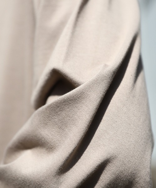 marka（マーカ）の「marka / マーカ：RAGLAN CREW NECK L/S - 60//2 organic cotton compact knit -：M22C-03CS03C[COR]（Tシャツ/カットソー・メンズ・ブラック/ベージュ・1/2/3）」の5枚目の写真