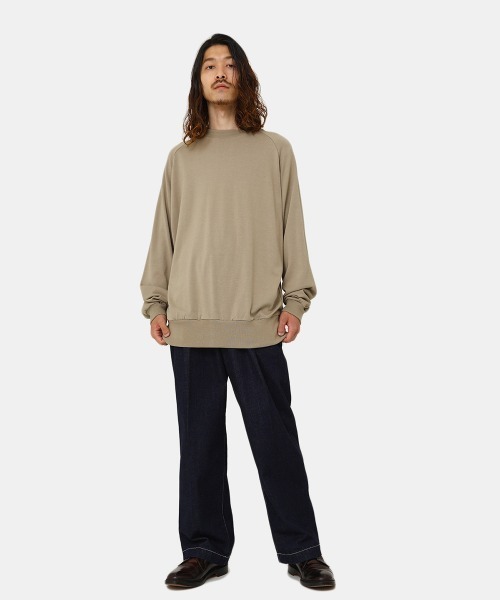 marka（マーカ）の「marka / マーカ：RAGLAN CREW NECK L/S - 60//2 organic cotton compact knit -：M22C-03CS03C[COR]（Tシャツ/カットソー・メンズ・ブラック/ベージュ・1/2/3）」の21枚目の写真