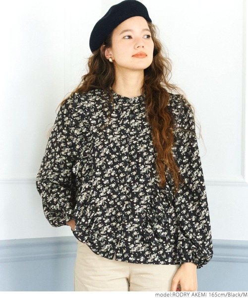 coca(coca)(コカ)の「小花柄フリルブラウス(シャツ/ブラウス・レディース・ブラック・M/L)」の2枚目の写真