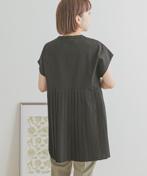 ITEMS URBANRESEARCH（アイテムズ アーバンリサーチ）の「プリーツキリカエフレンチブラウス（Tシャツ/カットソー・レディース・ホワイト系その他/オフホワイト/ブラック・FREE）」の8枚目の写真