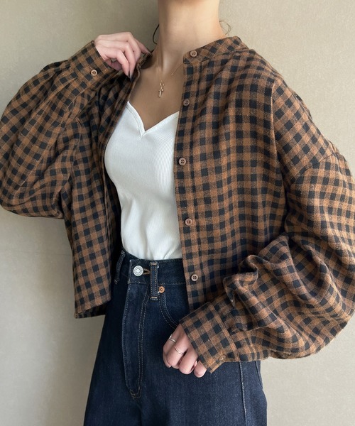 JUNOAH（ジュノア）の「スタンドカラーチェックショートシャツ（シャツ/ブラウス・レディース・グリーン/ブラウン系その他/ブラック/ブラウン・LARGE/SMALL/X-LARGE/MEDIUM）」の3枚目の写真