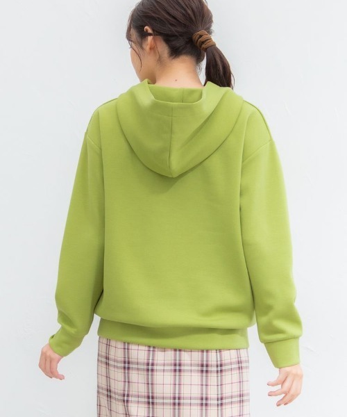 Honeys（ハニーズ）の「きれいめパーカー（パーカー・レディース・ブラック/アイボリー/ライトグリーン/グレイッシュベージュ/レッド系その他/ブルー/ライトベージュ・L/S/M/LL）」の10枚目の写真