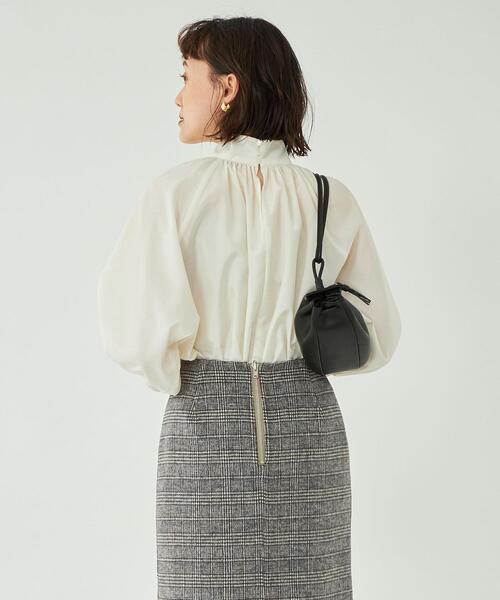 green label relaxing(グリーンレーベルリラクシング)の「ボリューム スリーブ ハイネック ブラウス(シャツ/ブラウス・レディース・オフホワイト/ダークグレー/ライラック・FREE)」の14枚目の写真