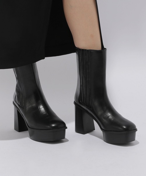 HARE(ハレ)の「チャンキーヒールミドルブーツ(HARE)(ブーツ・レディース・ブラック・MEDIUM/LARGE)」の2枚目の写真