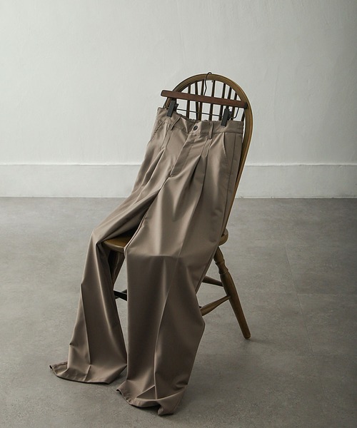 NILWAY（ニルウェイ）の「TR2タックワイドストレートパンツ（スラックス・メンズ・ネイビー/チャコール/ブラウン/ブラック/グレイッシュベージュ/グリーン/ブルー/グレー/ブルーパープル/ワイン・MEDIUM/LARGE/SMALL）」の16枚目の写真